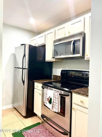 2421 Beachview Drive, B5, Ocean Springs, MS 39564