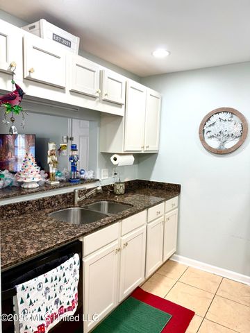 2421 Beachview Drive, B5, Ocean Springs, MS 39564