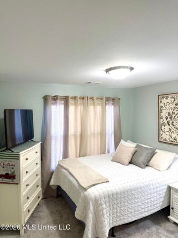 2421 Beachview Drive, B5, Ocean Springs, MS 39564