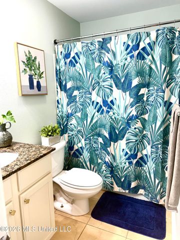 2421 Beachview Drive, B5, Ocean Springs, MS 39564