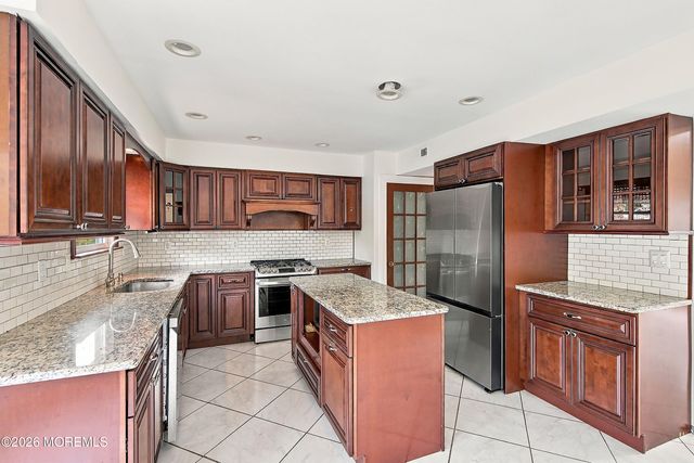 8 Lindner Lane, Howell, NJ 07731