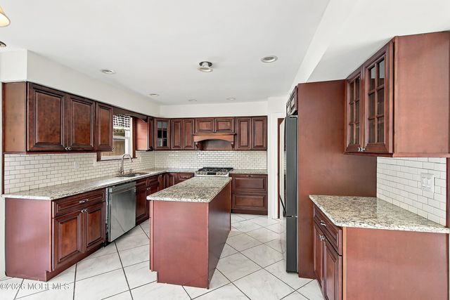 8 Lindner Lane, Howell, NJ 07731