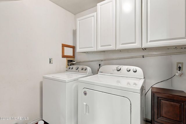 8 Lindner Lane, Howell, NJ 07731
