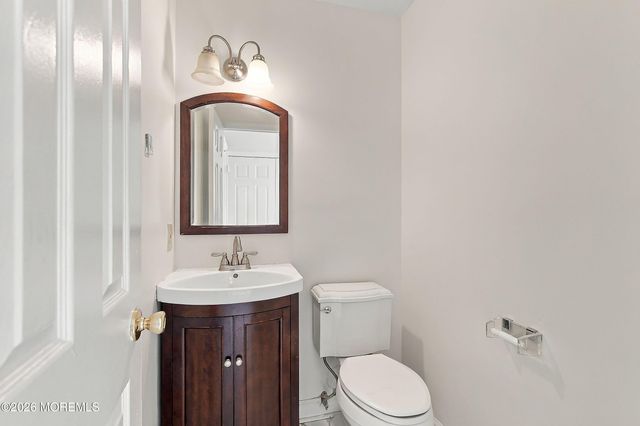 8 Lindner Lane, Howell, NJ 07731