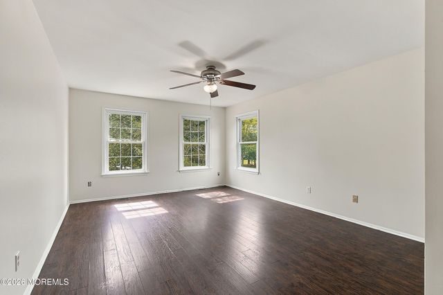 8 Lindner Lane, Howell, NJ 07731