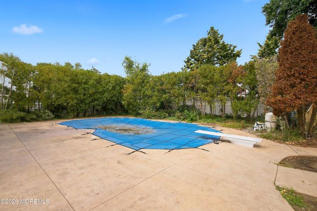 8 Lindner Lane, Howell, NJ 07731