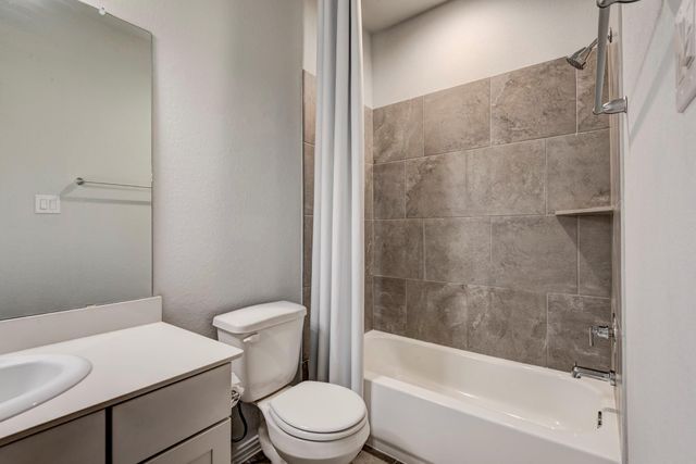 208 Shoreview Drive, Conroe, TX 77303