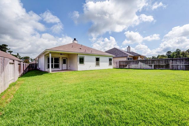 208 Shoreview Drive, Conroe, TX 77303