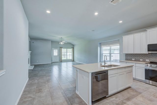 208 Shoreview Drive, Conroe, TX 77303