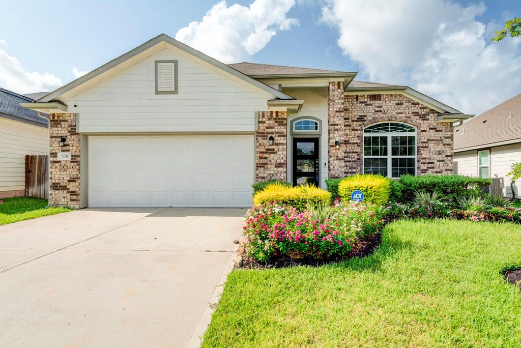 208 Shoreview Drive, Conroe, TX 77303