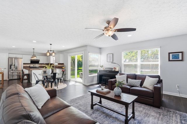 2085 Parklawn Drive, Lewis Center, OH 43035