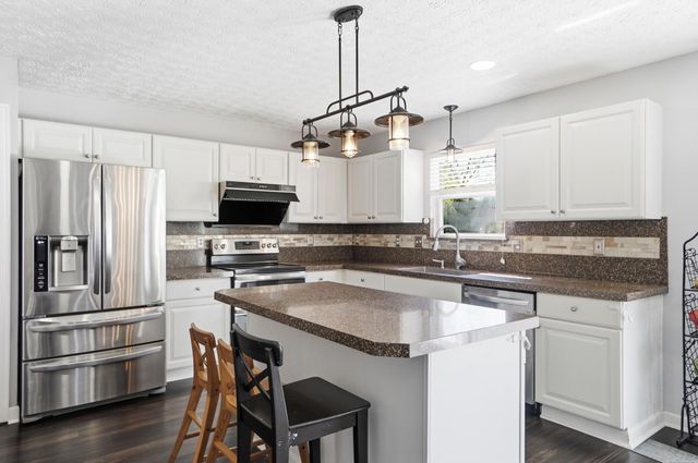 2085 Parklawn Drive, Lewis Center, OH 43035