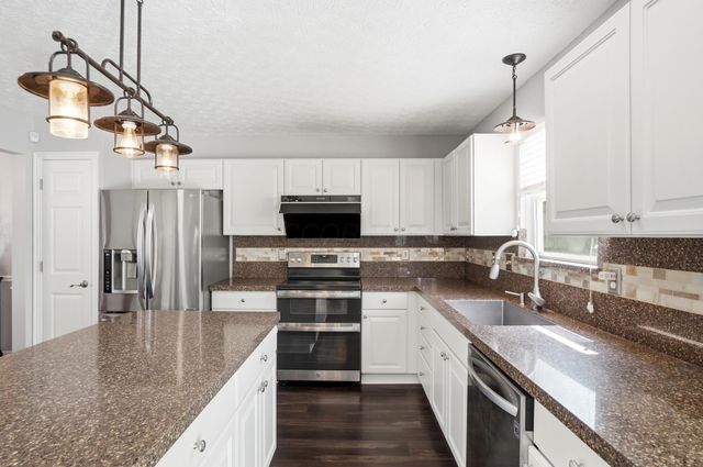 2085 Parklawn Drive, Lewis Center, OH 43035