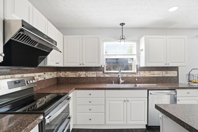 2085 Parklawn Drive, Lewis Center, OH 43035