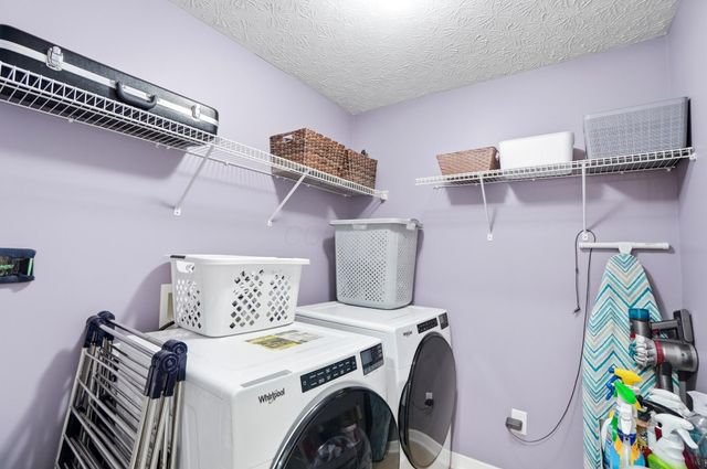 2085 Parklawn Drive, Lewis Center, OH 43035