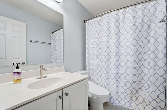 2085 Parklawn Drive, Lewis Center, OH 43035