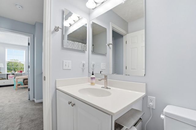 2085 Parklawn Drive, Lewis Center, OH 43035