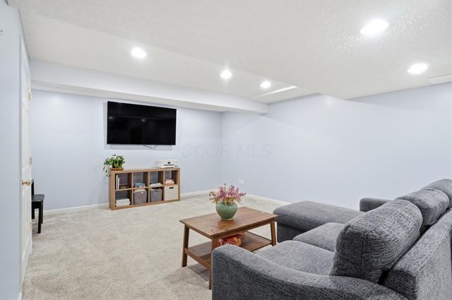 2085 Parklawn Drive, Lewis Center, OH 43035