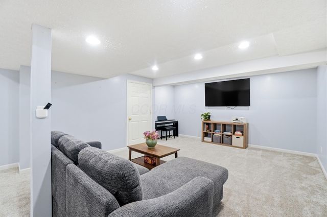 2085 Parklawn Drive, Lewis Center, OH 43035