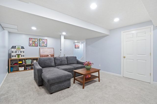 2085 Parklawn Drive, Lewis Center, OH 43035