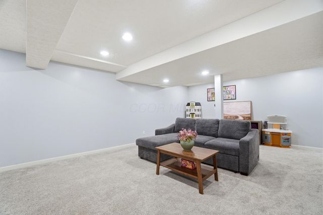2085 Parklawn Drive, Lewis Center, OH 43035