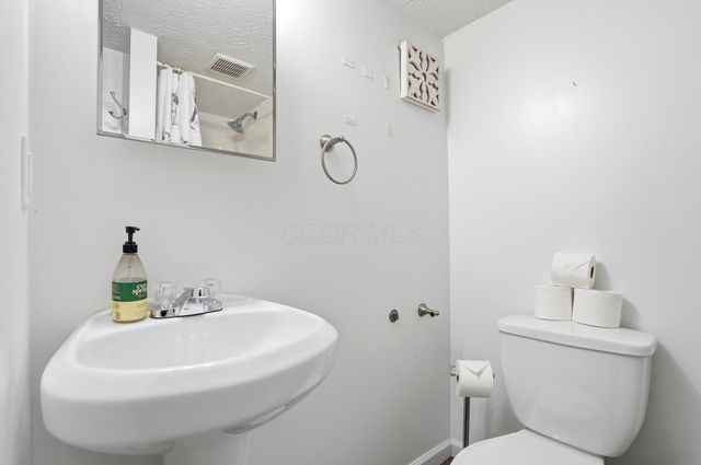 2085 Parklawn Drive, Lewis Center, OH 43035