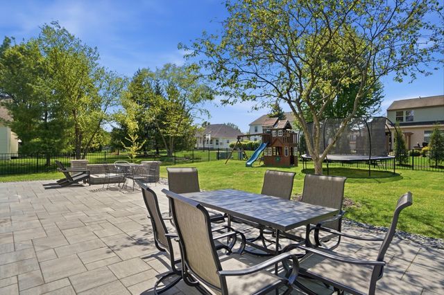 2085 Parklawn Drive, Lewis Center, OH 43035