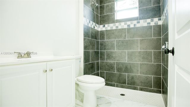 2524 LAKEVIEW DR, Lehigh Acres, FL 33936