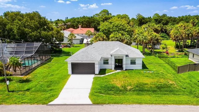 2524 LAKEVIEW DR, Lehigh Acres, FL 33936