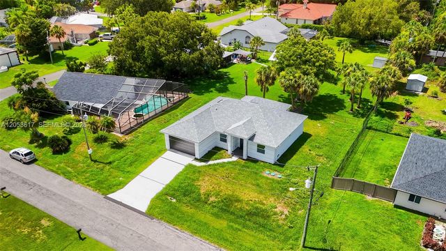 2524 LAKEVIEW DR, Lehigh Acres, FL 33936