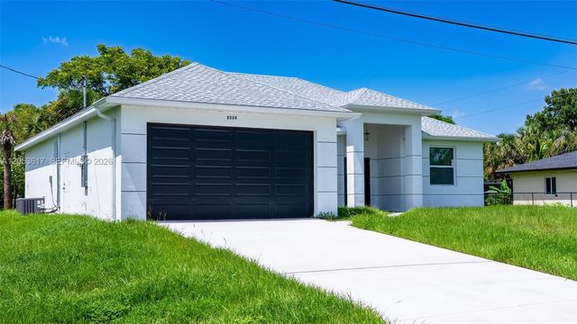 2524 LAKEVIEW DR, Lehigh Acres, FL 33936