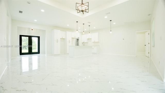 2524 LAKEVIEW DR, Lehigh Acres, FL 33936