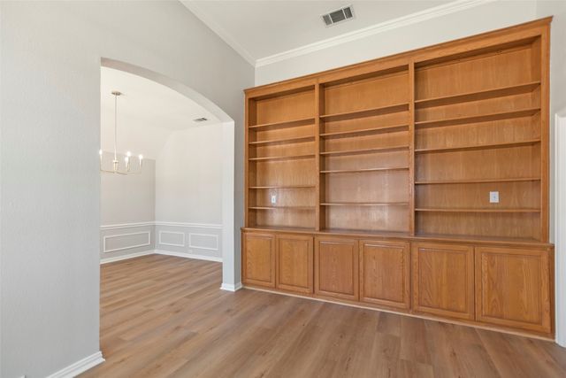 6304 Fox Hunt Drive, Arlington, TX 76001