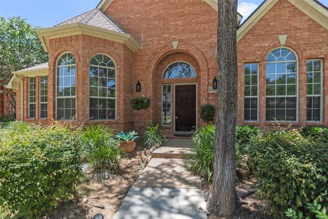 6304 Fox Hunt Drive, Arlington, TX 76001