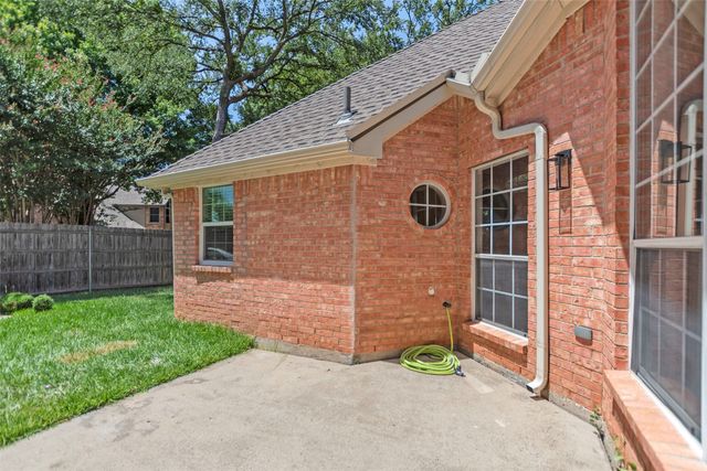 6304 Fox Hunt Drive, Arlington, TX 76001