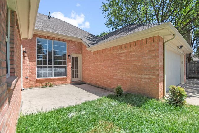 6304 Fox Hunt Drive, Arlington, TX 76001