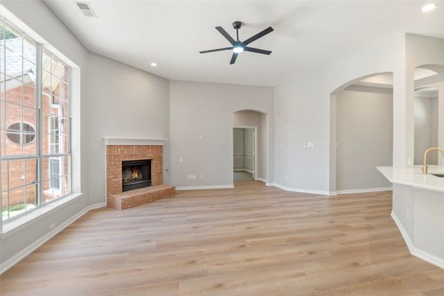 6304 Fox Hunt Drive, Arlington, TX 76001