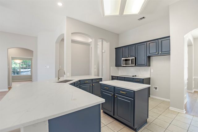 6304 Fox Hunt Drive, Arlington, TX 76001
