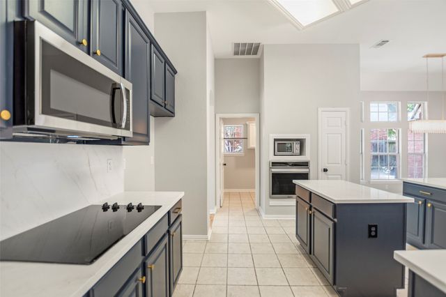 6304 Fox Hunt Drive, Arlington, TX 76001