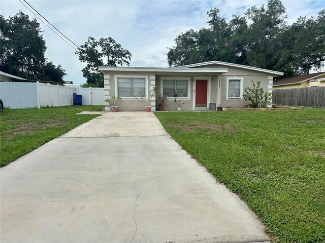 7507 CORAL VINE LANE, Tampa, FL 33619