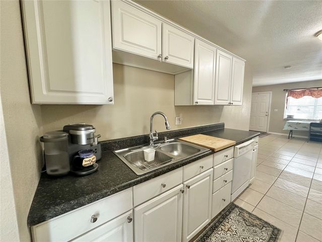 7507 CORAL VINE LANE, Tampa, FL 33619