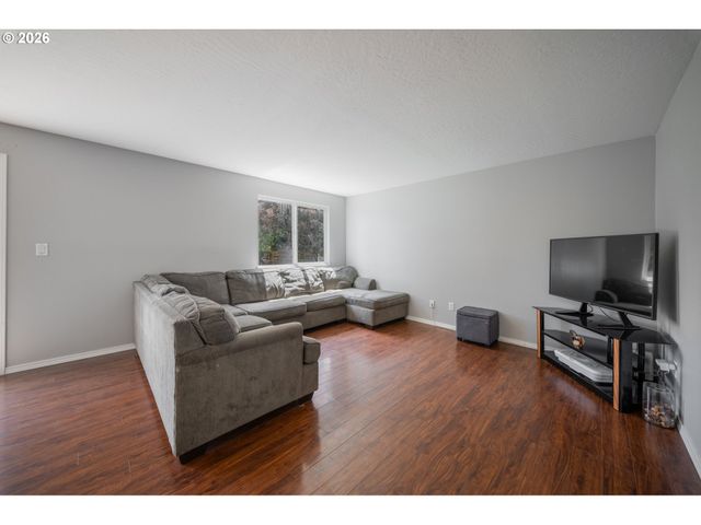 2224 FRONT Ave, Albany, OR 97321