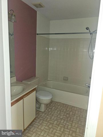 208 WHISPER CT, Burlington, NJ 08016