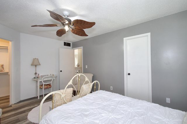 846 E Karla Ct, Haysville, KS 67060