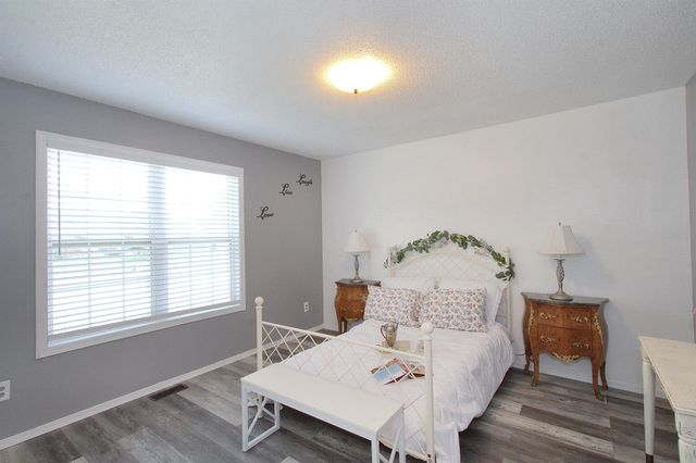 846 E Karla Ct, Haysville, KS 67060