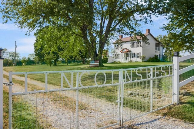 21497 203rd Street, Tonganoxie, KS 66086