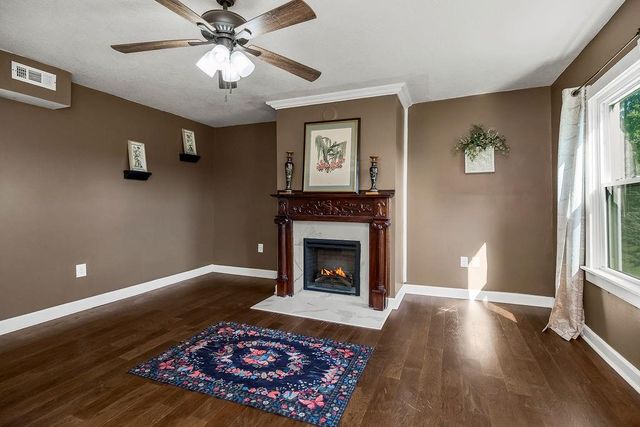 21497 203rd Street, Tonganoxie, KS 66086