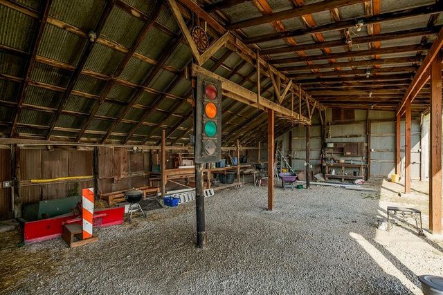 21497 203rd Street, Tonganoxie, KS 66086