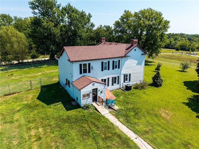 21497 203rd Street, Tonganoxie, KS 66086