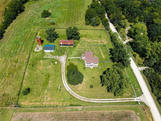 21497 203rd Street, Tonganoxie, KS 66086